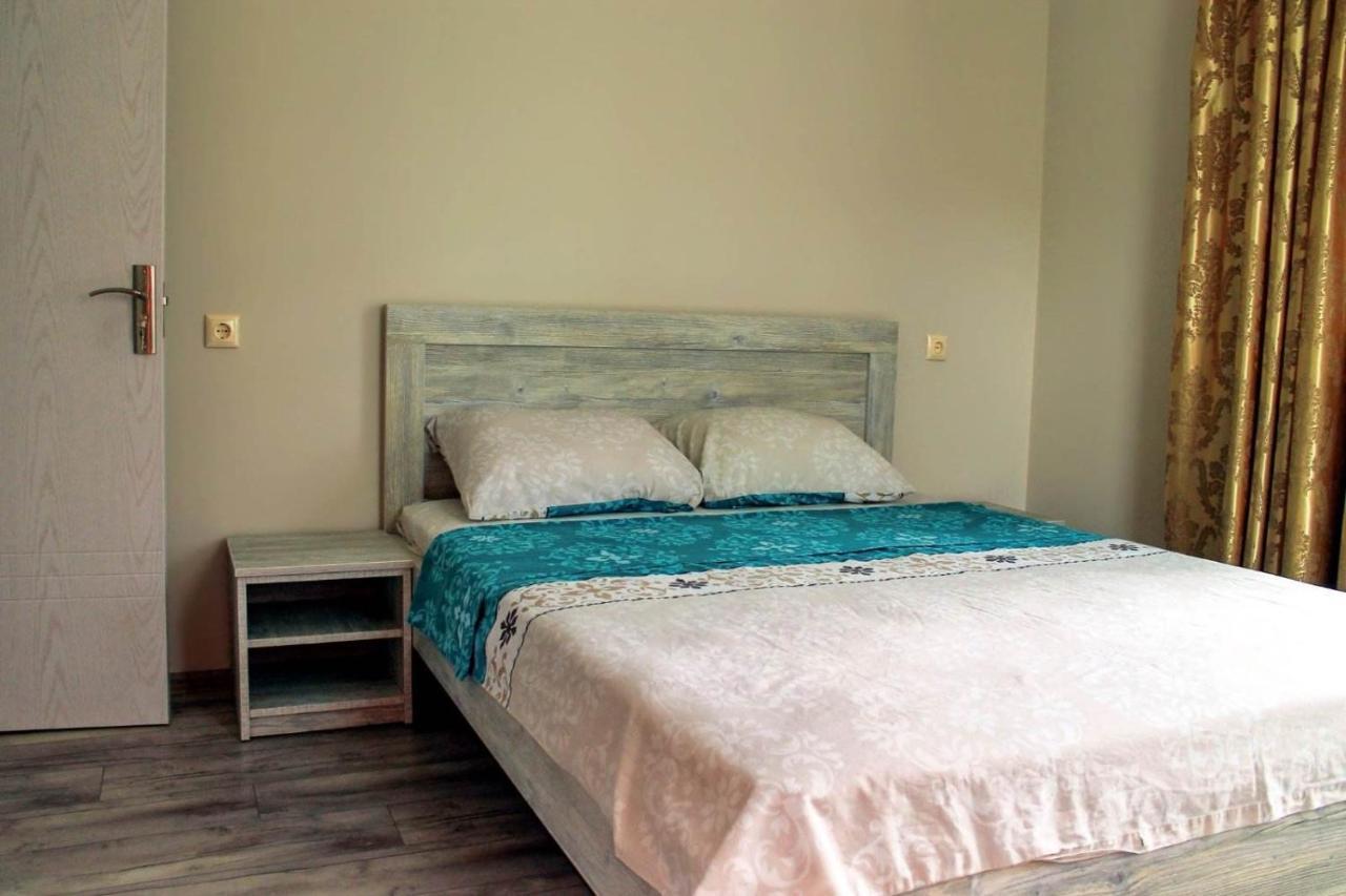 Tete Guest House Батуми Екстериор снимка